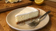 Pečený cheesecake bez prasklin: pozvolné dopečení a smetanová vrstva navrch