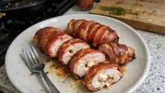 Kuřecí šišky ve slanině: šťavnaté válečky, které zvládnete i ve všední den