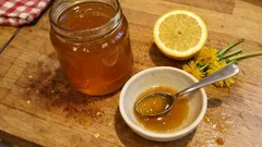 Pampeliškový med (sirup) ze 4 surovin: jednoduchý jarní recept krok za krokem