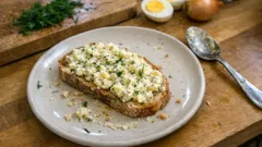 Vajíčková pomazánka s koprem a bramborem: jemná klasika na chlebíčky i krajíc chleba