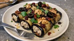 Baklažánové rolky s ořechovou náplní: efektní studený předkrm na pohoštění