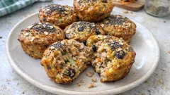 Slané tuňákové muffiny do krabičky: rychlé pečení z konzervy a vloček