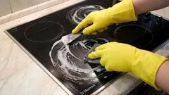 Jak a čím vyčistit sklokeramický elektrický sporák od sazí. Podívejte se na tyto tipy na domácí čištění, které vám pomohou s jeho čištěním