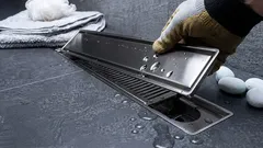 Čištění sprchového odtoku vlastníma rukama v několika krocích